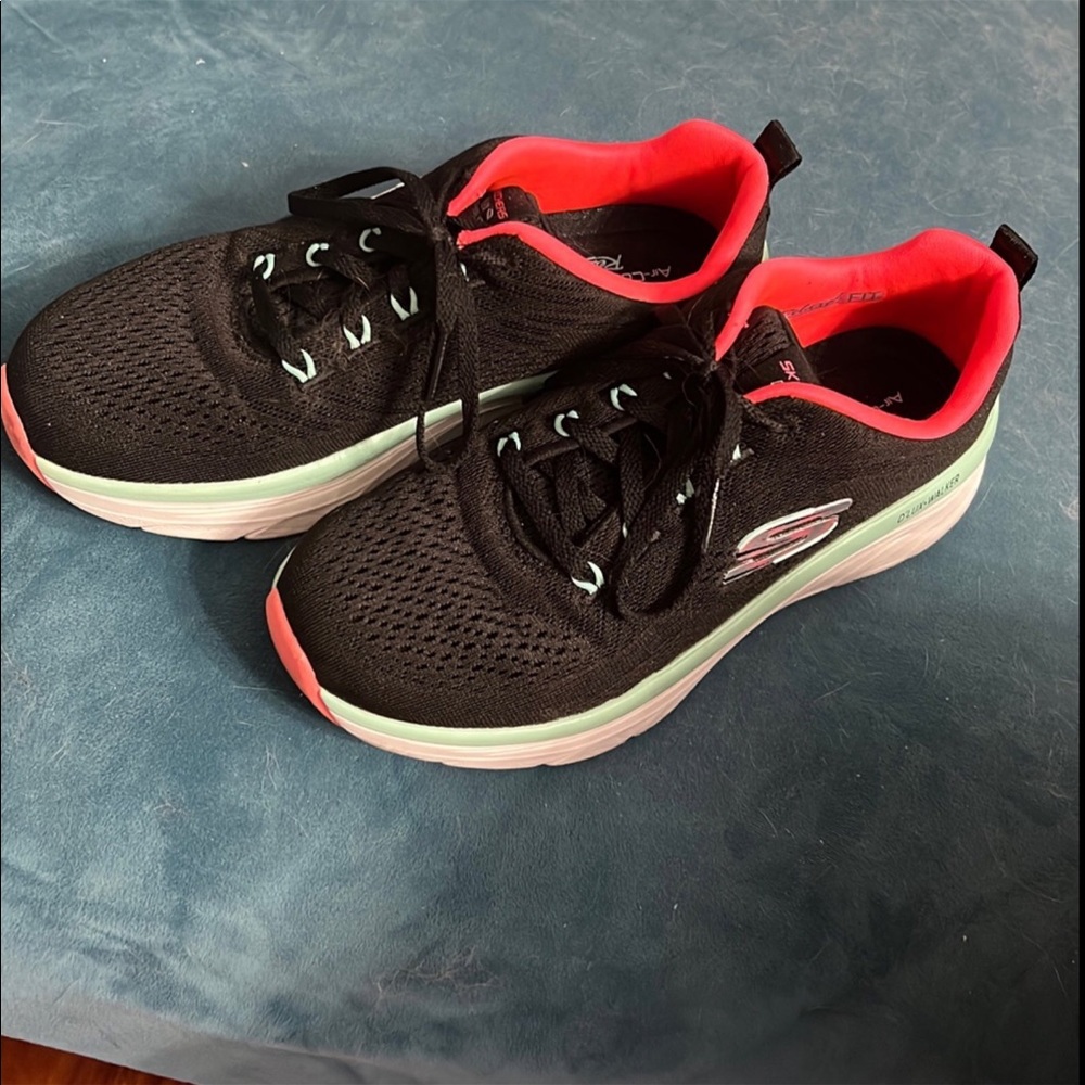 SKECHERS D'LUX WALKER